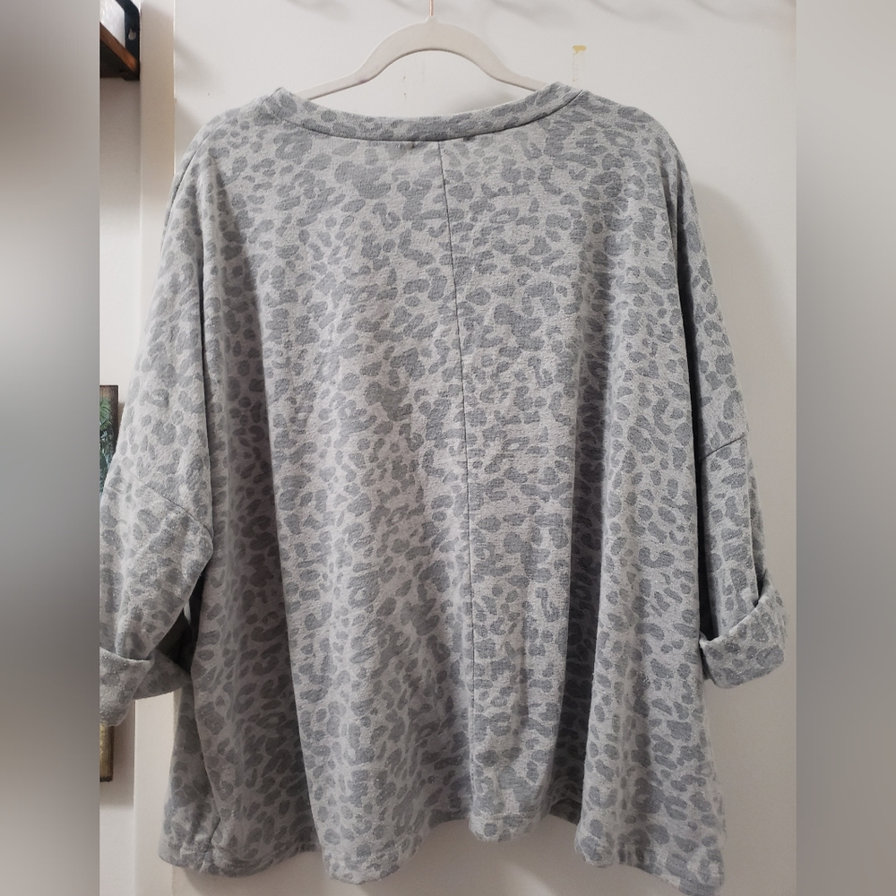 Sweatshirt - Picture 2 of 3
